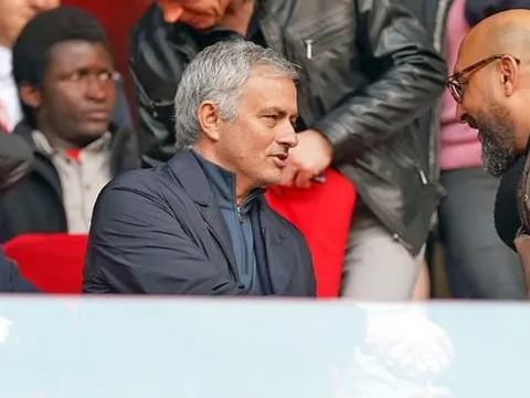 NÓNG! Có mặt ở sân bay, Mourinho tới bến đỗ không thể ngờ