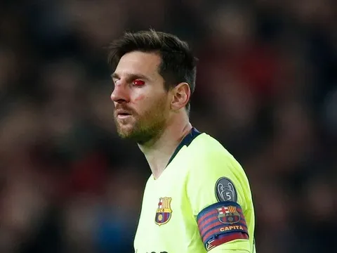 NÓNG! Rõ chấn thương nặng của Messi sau cú đánh từ Smalling