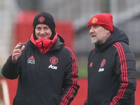 Nóng! Trợ lý Solskjaer nói lời khiến Man Utd lo lắng