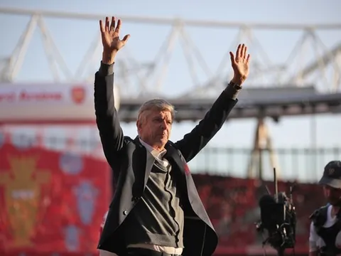 NÓNG: Wenger bóng gió việc chấm dứt nghiệp cầm quân