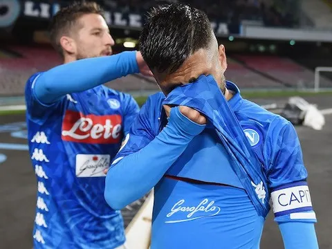 Nước Anh đại chiến vì sao 100 triệu của Napoli