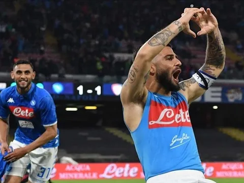 Ở Napoli, ai cũng có 1 mối tình…