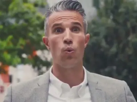 Solskjaer lại cay cú, gắt gỏng với phát ngôn khó tin của Van Persie