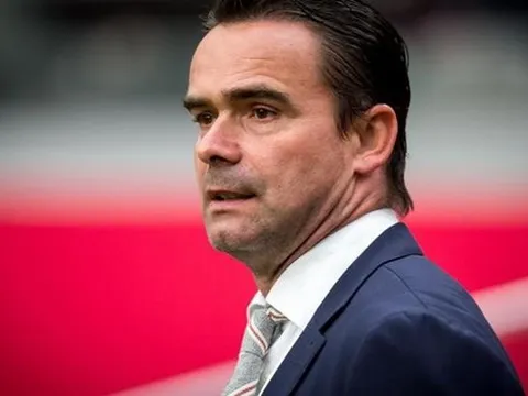 Overmars tiết lộ về tương lai của đội trưởng Ajax
