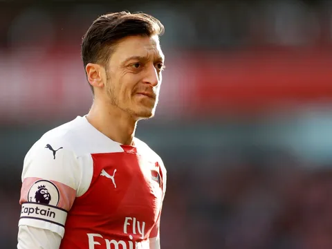 Bị "sấy tóc" quá nhiều, Emery gửi thông điệp "ruột gan" tới Ozil