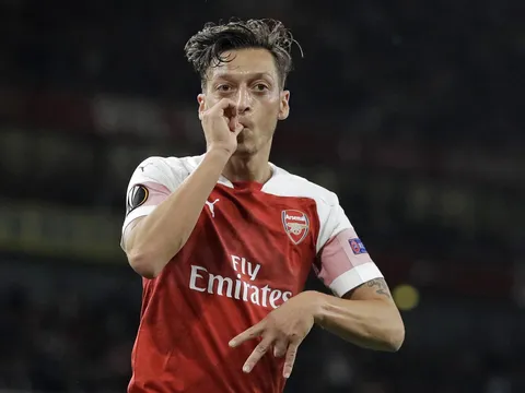 Từ "cái gai" trong mắt Emery thành "trò cưng", Ozil nói gì?