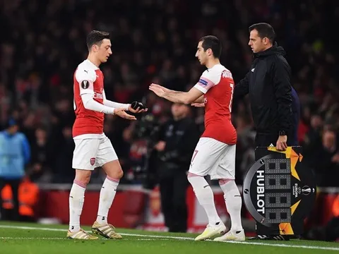 Ozil gửi thông điệp đến Arsenal sau trận thắng Napoli