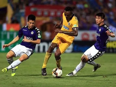 Lọt lưới 8 bàn sau 3 trận: Báo động đỏ cho Nhà vua V-League