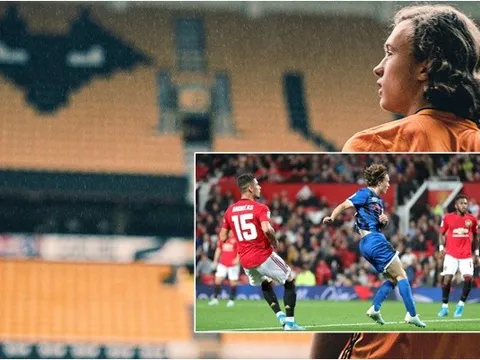 CHÍNH THỨC: Wolves ký hợp đồng với cậu bé làm 'câm lặng Old Trafford'