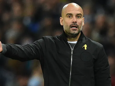 Man City gặp bất lợi lớn, Guardiola mất bình tĩnh với tuyên bố "điên rồ"