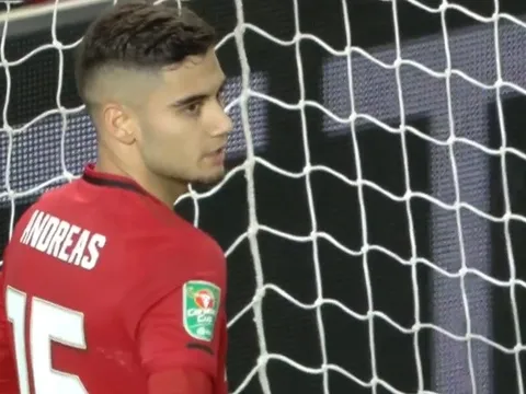 Pereira đá phản lưới nhà, Solskjaer điên tiết làm ngay 1 điều