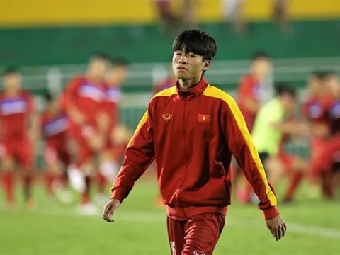 Phan Thanh Hậu: 'Nhiều cầu thủ đau rát chân vì đá sân cỏ nhân tạo'