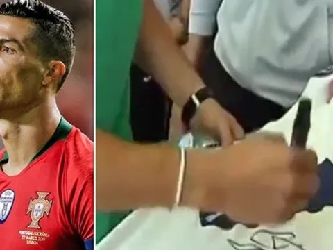 Phản ứng bất ngờ của Ronaldo khi được CĐV đề nghị ký tên lên áo Real