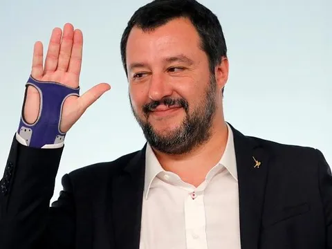 Phó thủ tướng Italia đặt mục tiêu mỗi thành phố phải xây sân mới