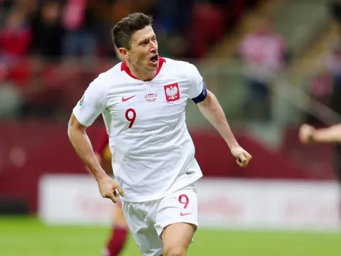 Piatek gọi Lewandowski trả lời, Ba Lan vững vàng trên đỉnh