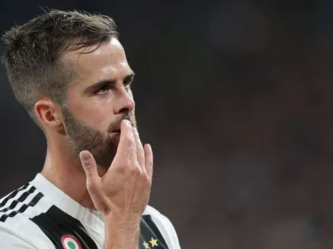Pjanic xác nhận sự quan tâm từ Man Utd