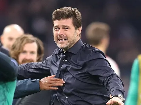 Pochettino gục đầu, khóc nức nở khi Tottenham ngược dòng không tưởng