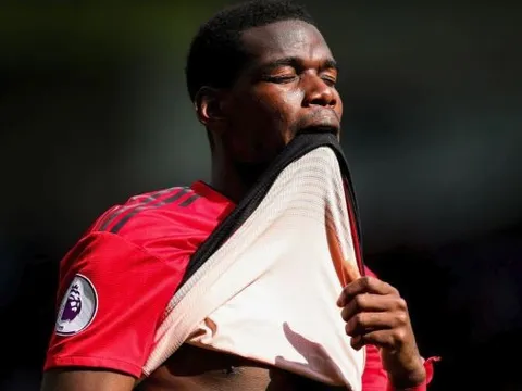 Pogba tung 'đòn quyết định', Man Utd khổ trăm bề