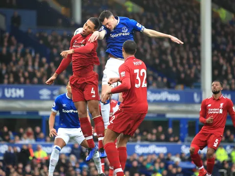 "Premier League như sân bóng trẻ con đối với cậu ấy"