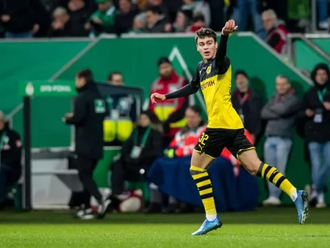 "Pulisic mới" của Dortmund làm nên lịch sử, cả Haaland cũng bị lu mờ