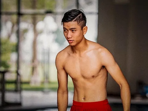 Phát sốt với body cực chuẩn của ngôi sao Đức "cọt"