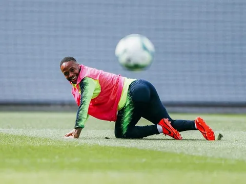 Áp lực nặng nề từ Liverpool, dàn sao Man City vẫn có thể 'tấu hài' trên sân tập