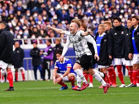 Iniesta khiến sao Thái Lan ôm hận ở trận cầu điên rồ 9 quả 11m hỏng ăn