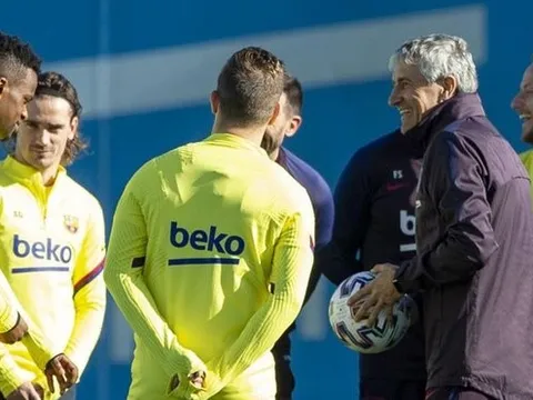 Gây hấn với Messi, Abidal khiến Setien phải "đổ vỏ" trên sân tập
