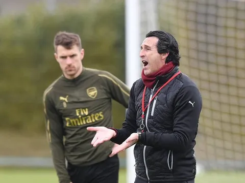 Quyết vượt mặt Man Utd, HLV Emery 'nổi cáu' với các học trò