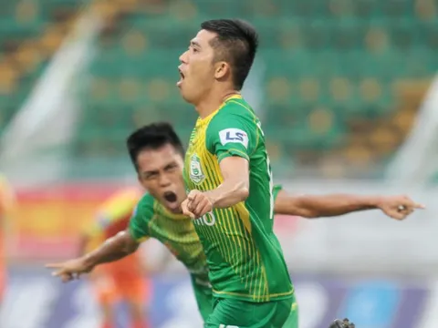 CĐV Việt Nam: "Thái Lan bỏ bóng đá người, kém fair-play"