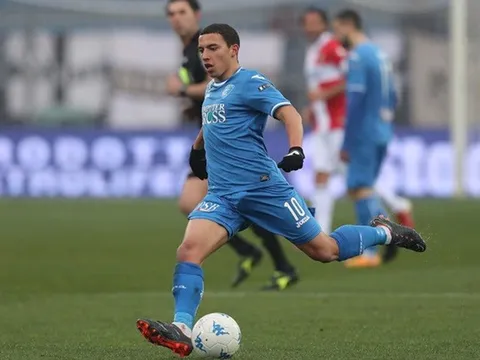 Ra đi sau 2 năm, 'Tiểu Cazorla' bỗng khiến Arsenal điêu đứng