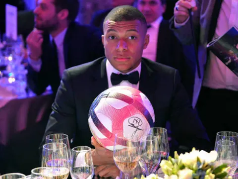 Ra ký hiệu 'lạ', Mbappe ngầm ám chỉ điều anh sẽ làm trong trận cuối