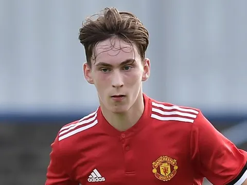 Ra mắt đội 1, 'Carrick mới' của Man Utd nói gì?