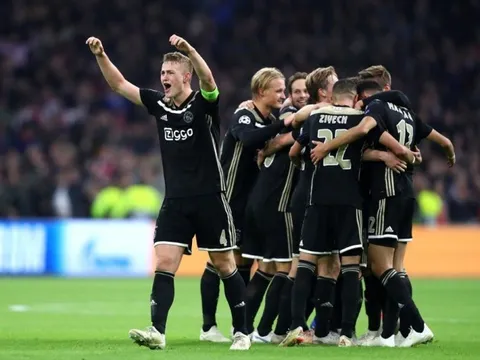 Ra tối hậu thư cho Barca, "viên ngọc" Ajax chờ ngày lên đường đến M.U