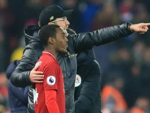 Klopp bị trách móc khi để 'sát thủ săn bàn' đá hậu vệ