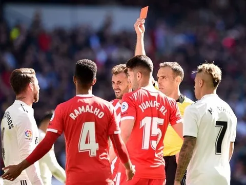 Thẻ đỏ mới nhất của Ramos có ý nghĩa thế nào trước đại chiến El Clasico?