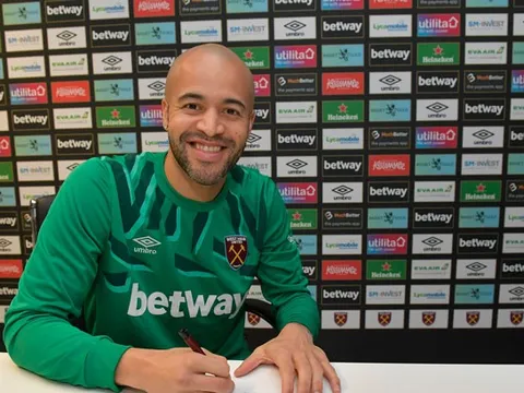 CHÍNH THỨC: West Ham tặng David Moyes tân binh đầu tiên