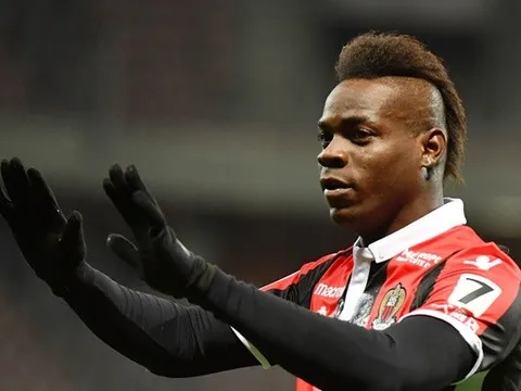 Rảnh rỗi vì bị treo giò, Balotelli tiếp tục phát biểu gây sốc về Ronaldo và Messi