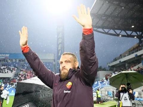 Ranieri lên tiếng sau hành động phũ phàng với De Rossi