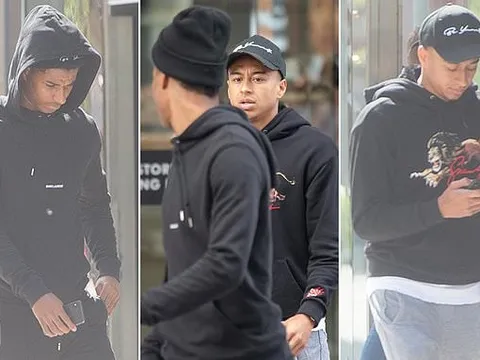 Rashford nhăn nhó đánh lẻ với đồng đội sau trận hòa Chelsea