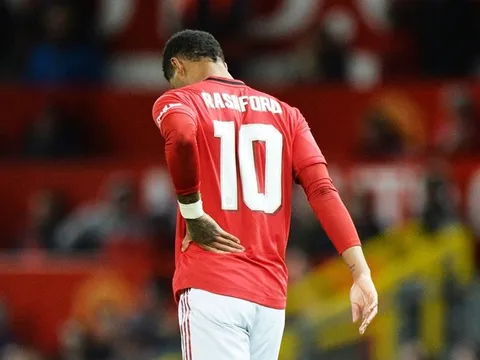 CHOÁNG! Thua Liverpool, Man Utd chịu cú sốc kinh hoàng mang tên Rashford