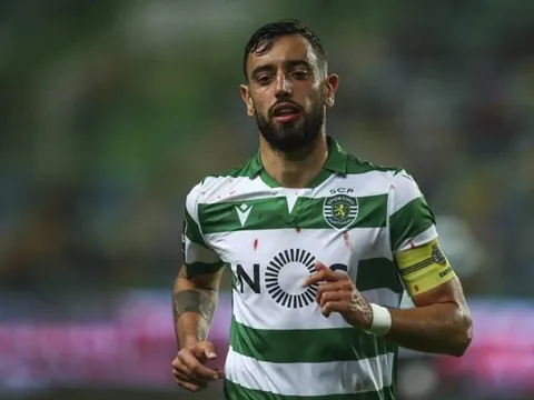 Fernandes chưa tới, người cũ Man Utd đã 'bấn loạn' đến khó tin
