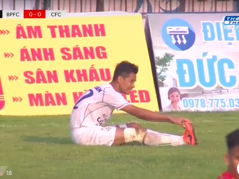 XONG! Rõ lý do cầu thủ Cần Thơ sút thẳng vào lưới nhà