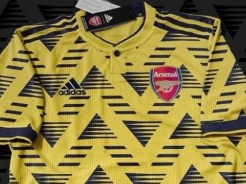 Rò rỉ thông tin về áo đấu mới của Arsenal, nhìn chẳng khác "quả chuối bầm tím"