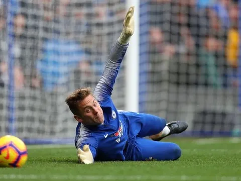 Thủ môn Chelsea cảm thấy lạc lõng ở Stamford Bridge