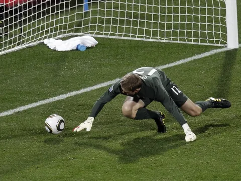 Rob Green: Nỗi niềm người thứ 3 và ác mộng World Cup 2010