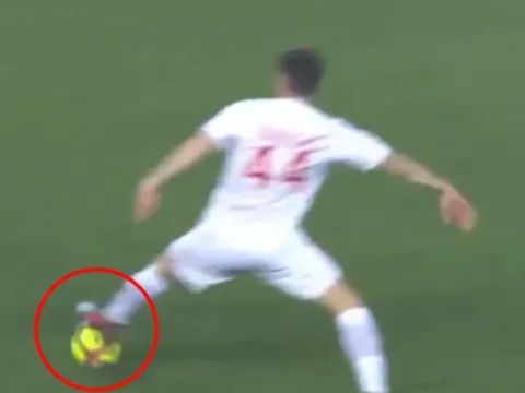 Rời Chelsea, Fabregas gây bão với cách chuyền bóng mới