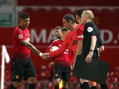 Tuyệt vọng, sao Man Utd buồn bã tiết lộ lý do phải rời Quỷ Đỏ