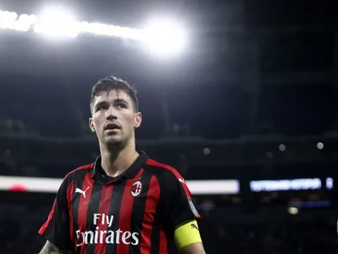 Cùng ngày, Man Utd nhận đáp án từ 2 mục tiêu của 2 nửa thành Milan