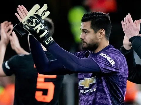 Romero gây sốc với pha cản phá ở khoảng cách... 4 mét